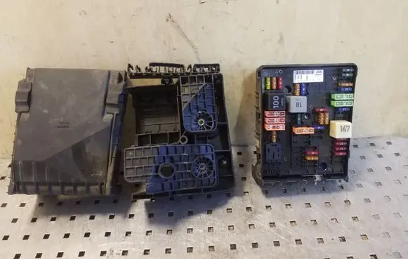 Volkswagen Eos Fuse box set 013949631D 1K0937132F 017180061