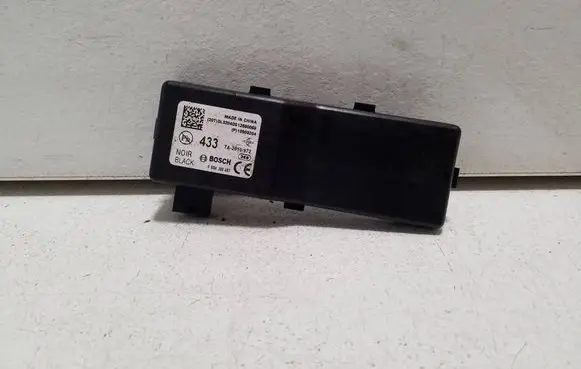 Chevrolet Orlando Door central lock control unit/module 13503204