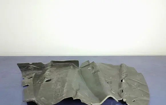 Engine bonnet/hood sound/heat insulation