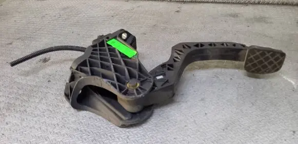 Volkswagen Jetta V Clutch pedal 1K1721059
