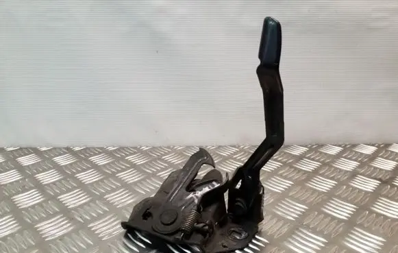 Engine bonnet/hood lock/catch