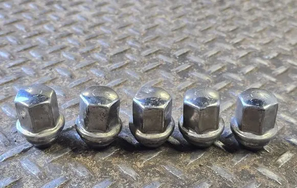 Dodge Durango III Nuts/bolts 