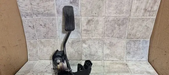 Toyota Corolla Verso AR10 Accelerator throttle pedal B6916