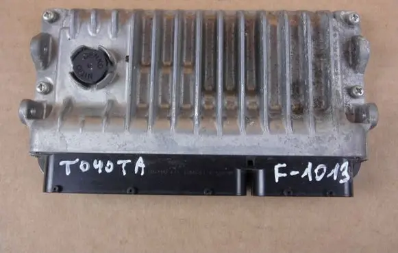 Toyota Yaris Engine control unit/module 896610U710 MB276007301