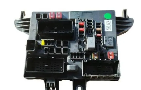 Opel Insignia A Fuse module 13277322