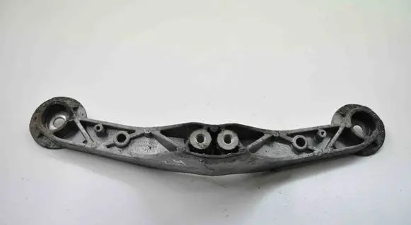 Gearbox mounting bracket