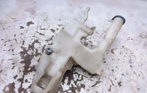 Volvo S40, V40 Windshield washer fluid reservoir/tank 30899620 30899621