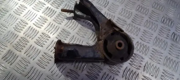 Toyota Avensis T220 Engine mount bracket