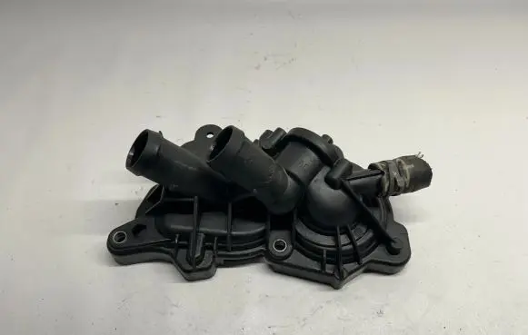 Volkswagen Jetta VII Water pump 04E121600BD 04E121600