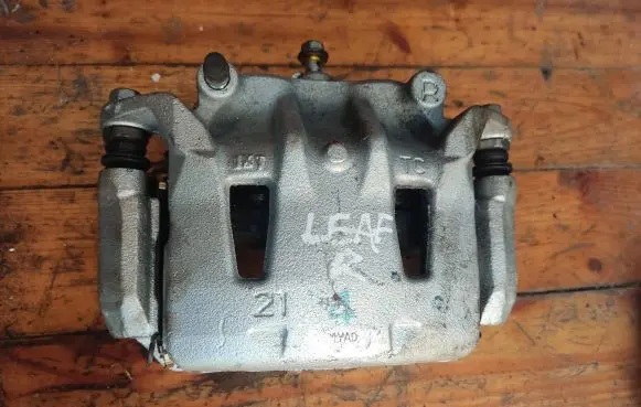 Nissan Leaf II (ZE1) Front brake caliper