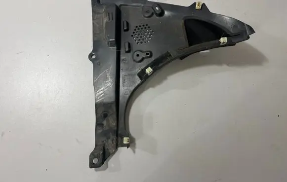 Front wheel arch liner splash guards