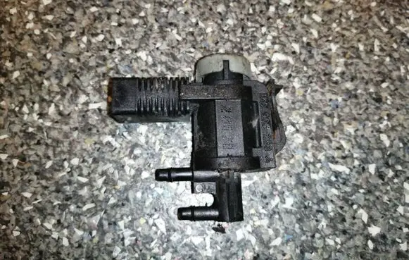 Volkswagen Caddy Turbo solenoid valve 1K0906283A