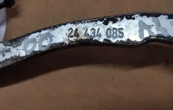 Opel Astra G Rear door check strap stopper 24434085