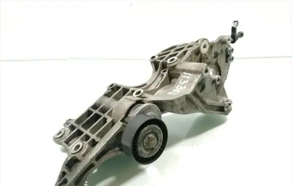 Volkswagen PASSAT B7 Generator/alternator bracket 03L903139D 038903315