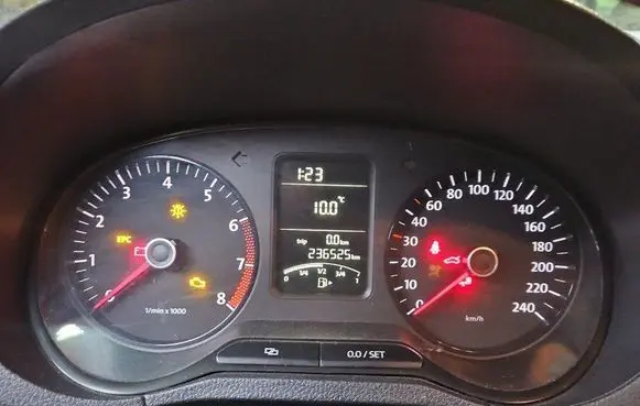 Speedometer (instrument cluster)