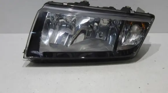 Skoda Fabia Mk1 (6Y) Headlight/headlamp SKODA FABIA I LAMPA PRZÓD LEWA