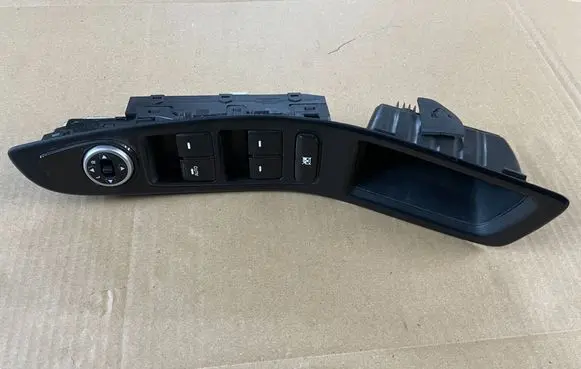 Hyundai i20 (GB IB) Quarter vent window switch 93570-C8111