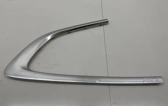 Rear fender molding trim