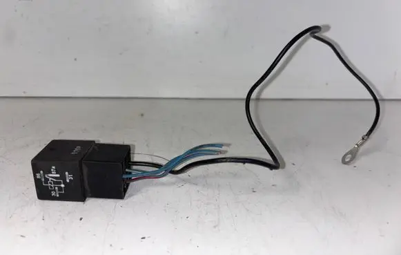 Volvo S40, V40 Tow bar relay 85441221