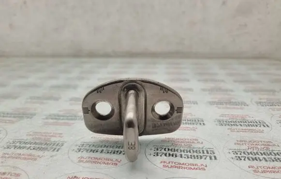 Audi A6 S6 C6 4F Front door lock loop/hook striker 8E0837033