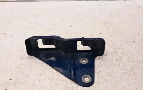 Toyota Avensis T250 Headlight/headlamp mounting bracket 5208205010