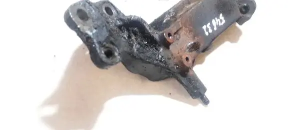 Hyundai Sonata Engine mounting bracket