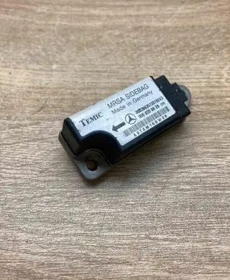 Mercedes-Benz E W210 Airbag deployment crash/impact sensor 0008209926