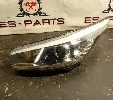 KIA Ceed Headlight/headlamp 612231150N