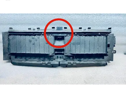 Mercedes-Benz CLS C257 Intercooler air guide/duct channel A2135002300 2018082 18225212586