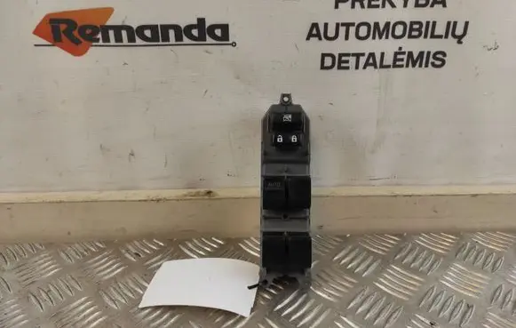 Toyota RAV 4 (XA40) Electric window control switch 192835