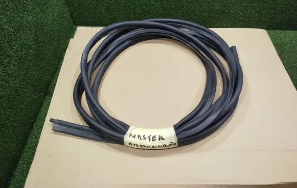 Opel Movano B Rear door rubber seal (on body)