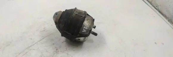 Volvo V70 Engine mount bracket