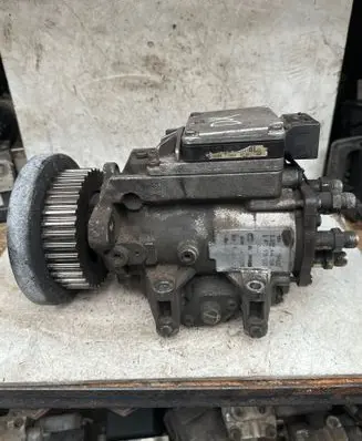 Audi A6 S6 C5 4B Fuel injection high pressure pump 0986444006 0170506002 059130116DX