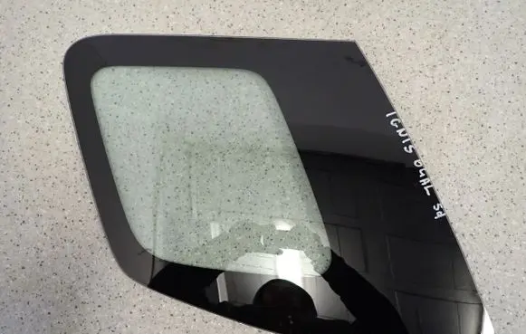 Suzuki Ignis Side middle window/glass 