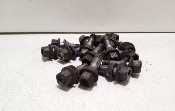 Volvo XC60 Nuts/bolts 