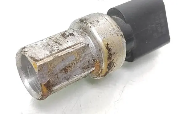 Volkswagen PASSAT B6 Air conditioning (A/C) pressure sensor 1j0959126