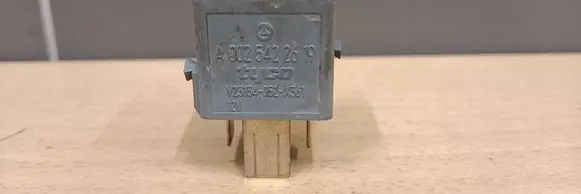 Mercedes-Benz E W211 Other relay A0025422619 V2313452X351