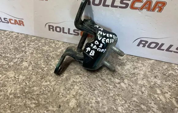 Toyota Avensis Verso Rear door upper hinge