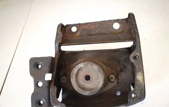 Citroen Xsara Engine mount bracket