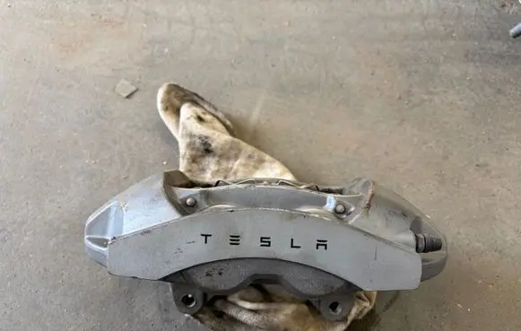 Tesla Model 3 Front brake caliper 104462200D