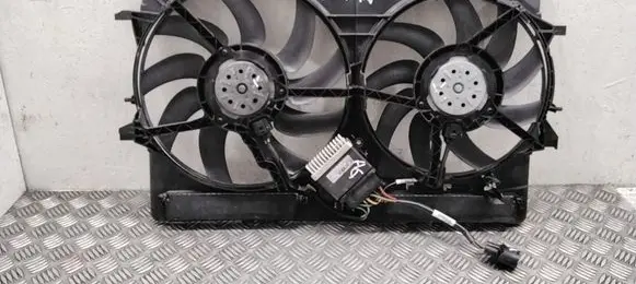 Radiator cooling fan shroud