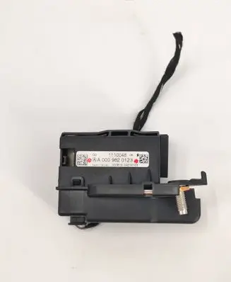 Mercedes-Benz GL X166 Battery relay fuse A0009820123 1110048