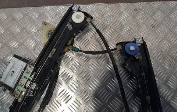 Audi A7 S7 4G Front door electric window regulator 
