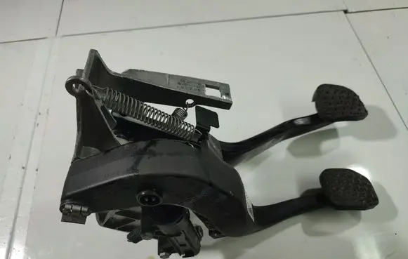 BMW 3 E90 E91 Clutch pedal 42322403