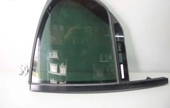 BMW 7 G11 G12 Rear vent window glass 7373889