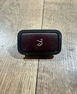 Mercedes-Benz E W211 Tailgate/boot open switch button 2208217251 31020301