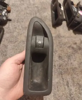 Renault Laguna II Quarter vent window switch 8200016013