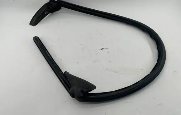 Audi TT TTS Mk2 Rubber seal front coupe door 8J0837480