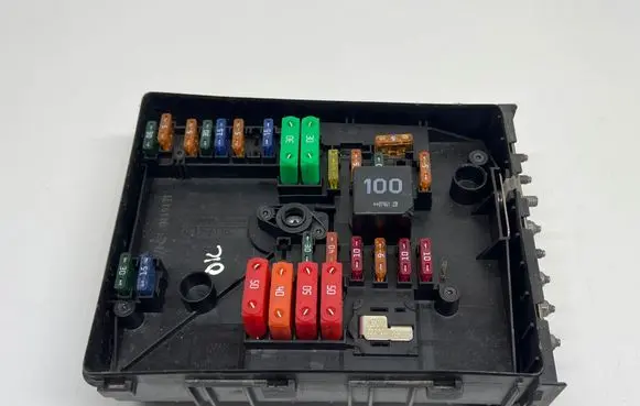 Volkswagen Golf Plus Fuse module 1K0937125A