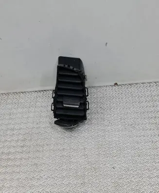 Renault Megane IV Dash center air vent grill 687501810R 3344000 M0U021873